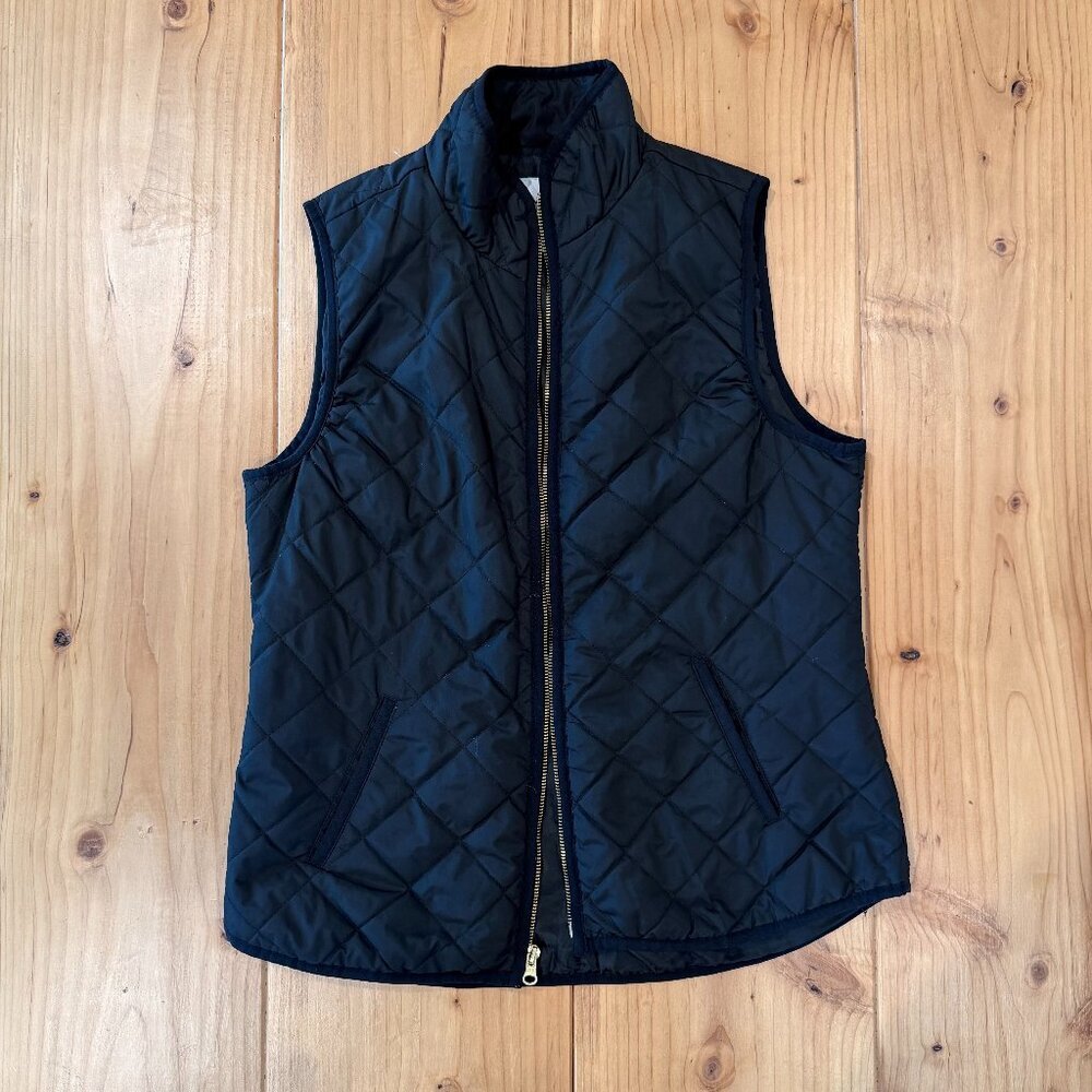 Old Navy Black Outer Layer Vest – Medium – Gold Zipper – Great Condition